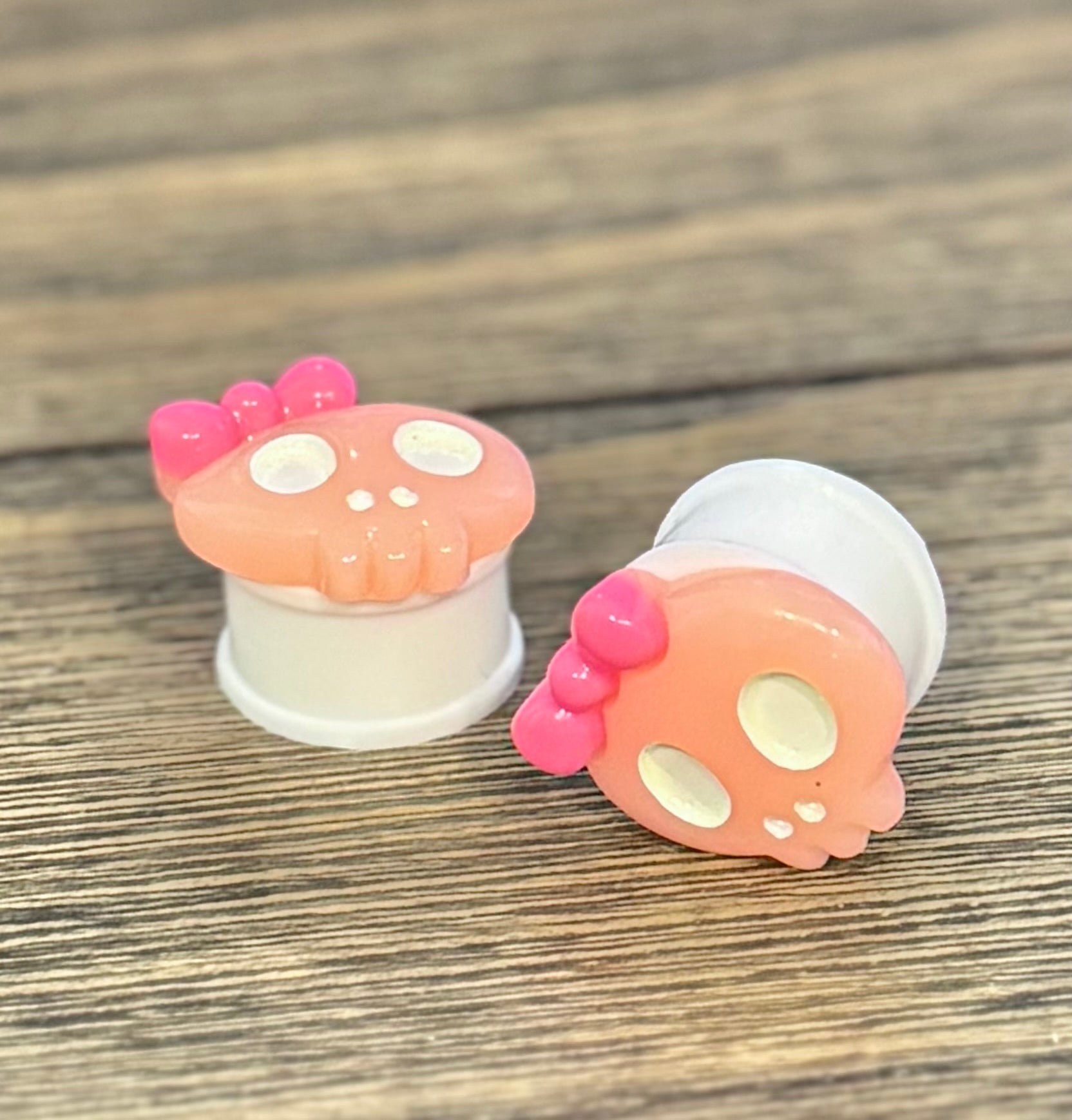 Peach Girlie Skull Ear Plugs