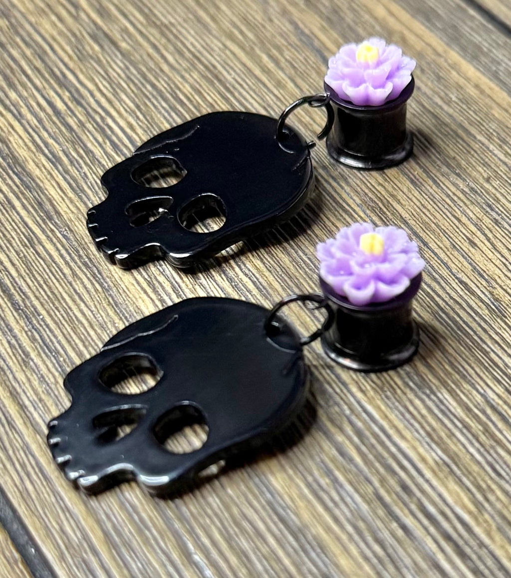 Black Skull with Flower Dangle Ear Tunnels