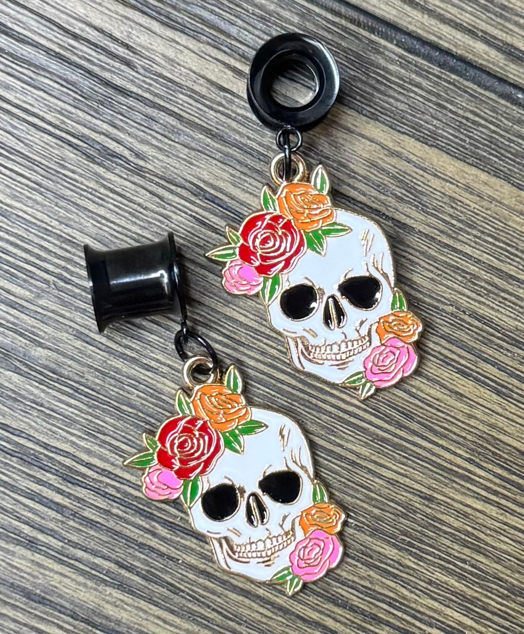 Skull and Roses Dangle Ear Tunnels