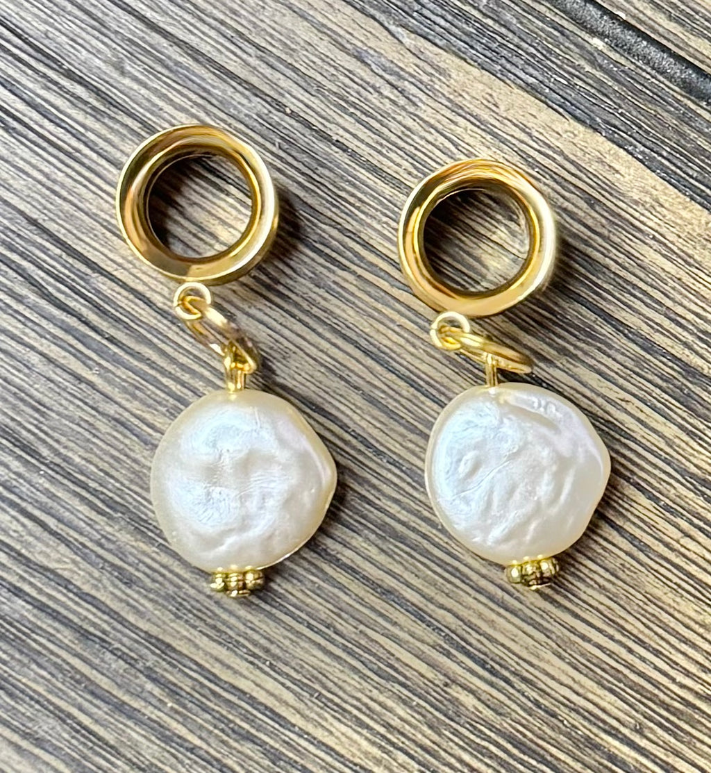 Flat Pearl Dangle Ear Tunnels