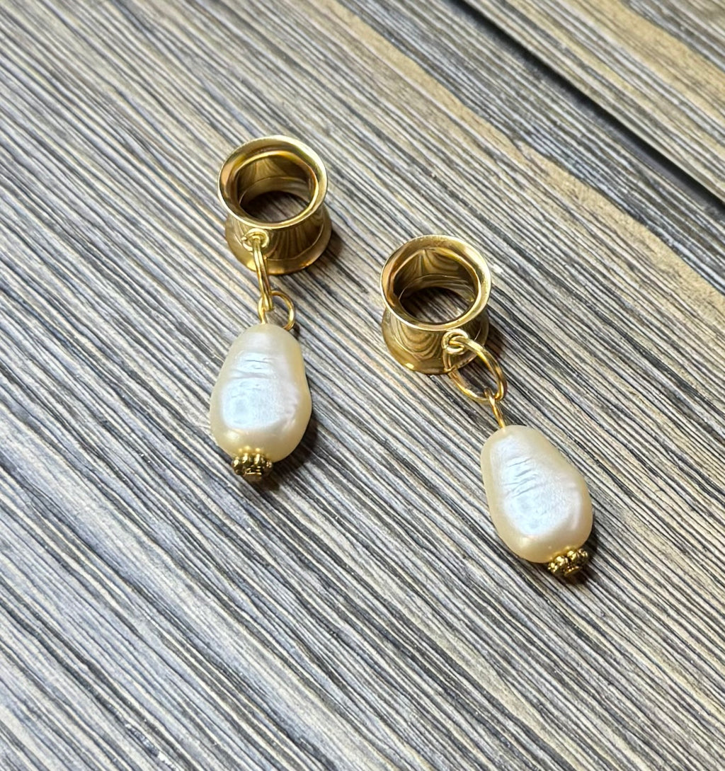Natural Pearls Dangle Ear Tunnels