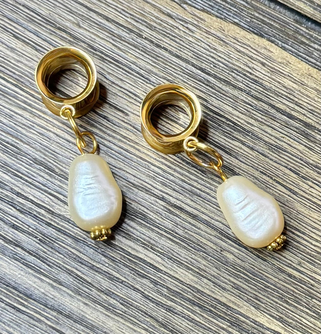 Natural Pearls Dangle Ear Tunnels
