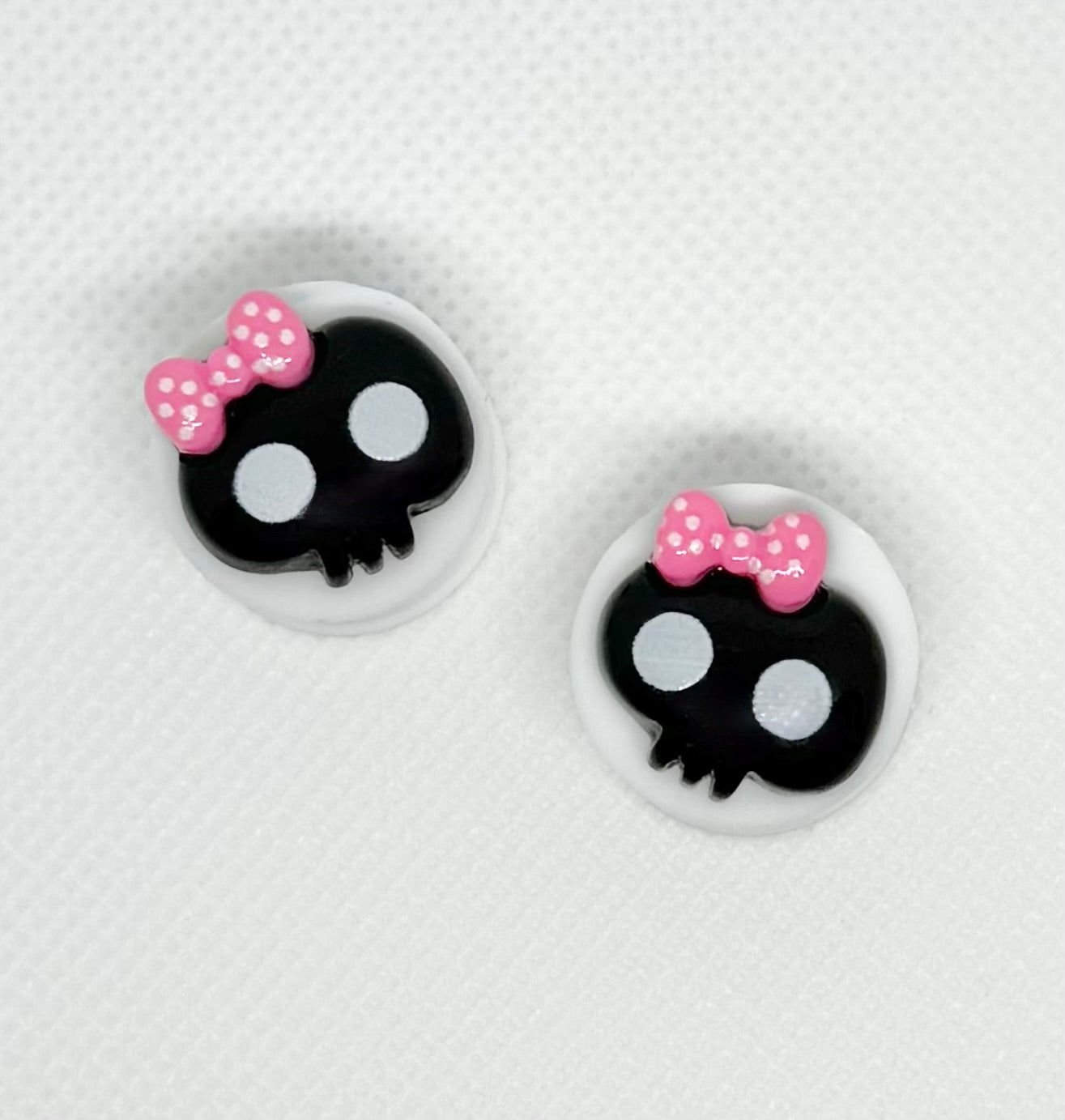 Black Girlie Skull Ear Plugs